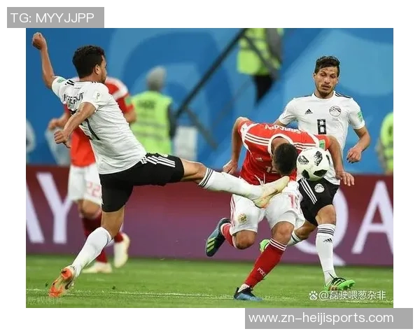 足球身体对抗技巧解析提升球员竞技水平的关键因素探讨 足球身体对抗技巧解析提升球员竞技水平的关键因素探讨